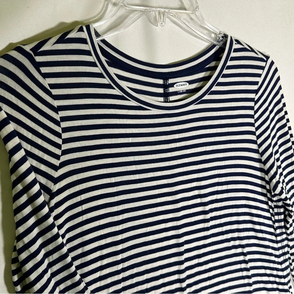 Old Navy Kids' Navy and White‎ Striped Long Sleeved Super Lightweight sz 10-12